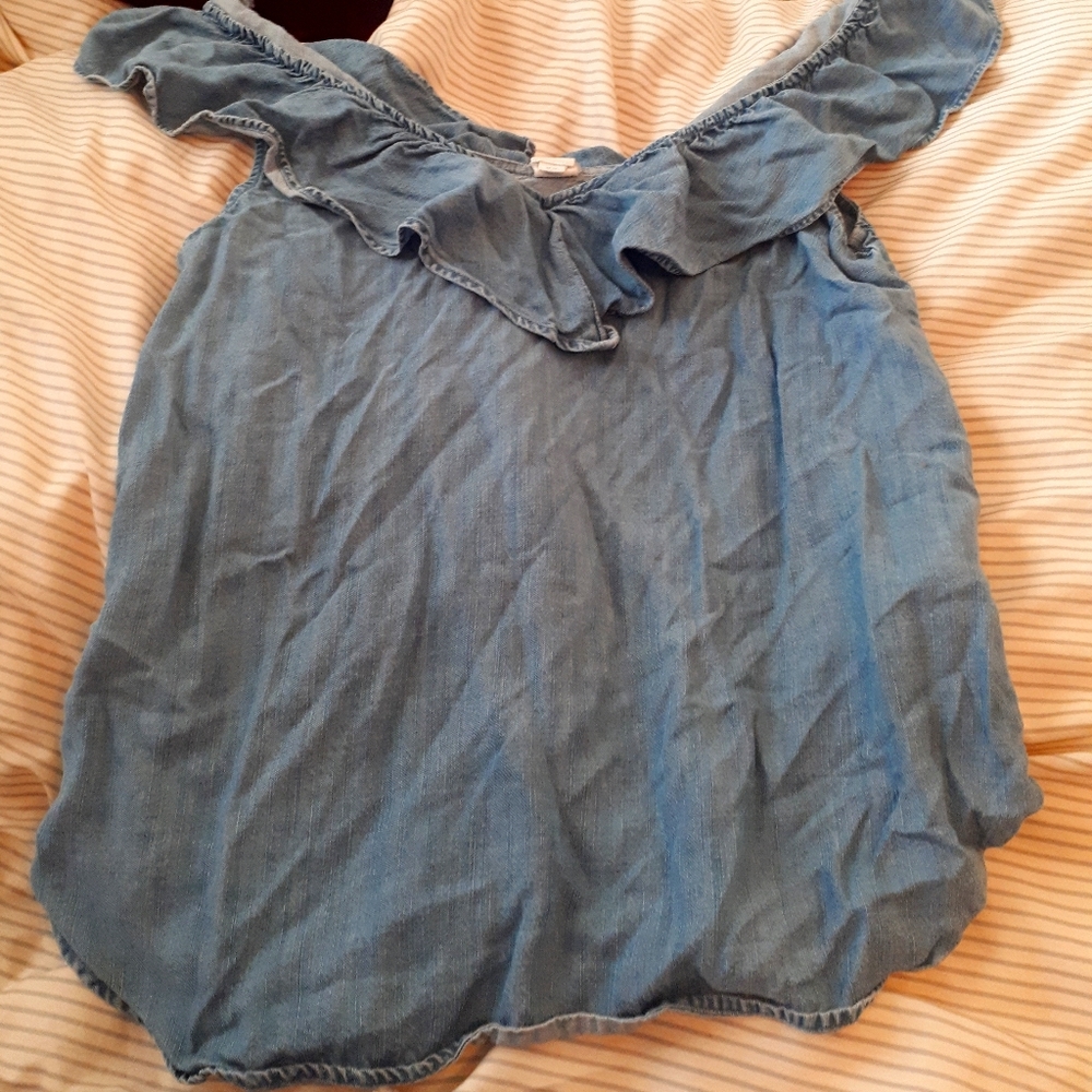 Gap shirt